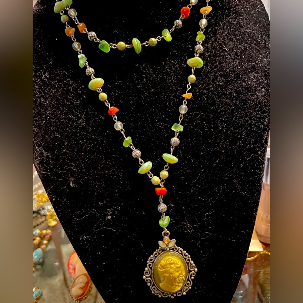 Cameo Beaded Necklace Vtg